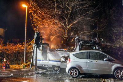 Ludwigsburg-Ossweil: Wohnwagen brennt vollstaendig aus